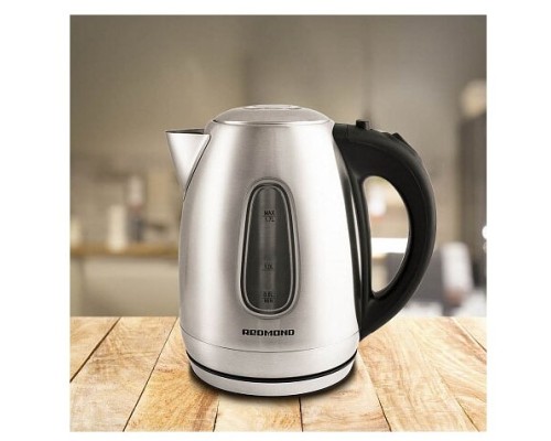 Быстрый и стильный - электрочайник REDMOND RK-M183 серебристого цвета